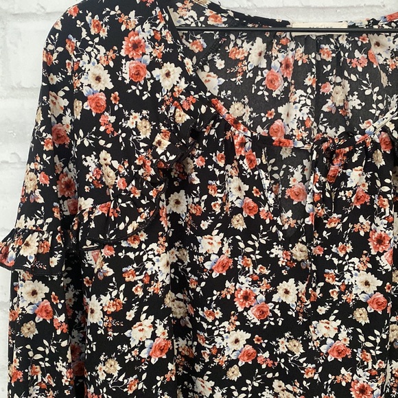 Pleione ruffle floral lace cuff blouse - Picture 2 of 5